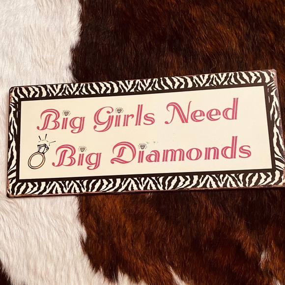 EUC - Antique Looking Metal Sign which reads Big Girls Like Big Diamonds - Picture 1 of 6